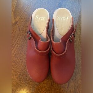Never been worn Sven clogs new without box